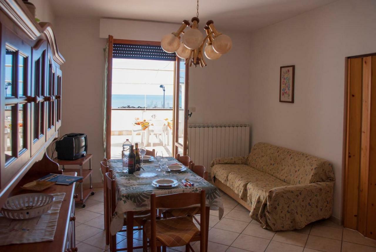 Appartamento Di Antonio Fronte Mare Montesilvano Exterior photo